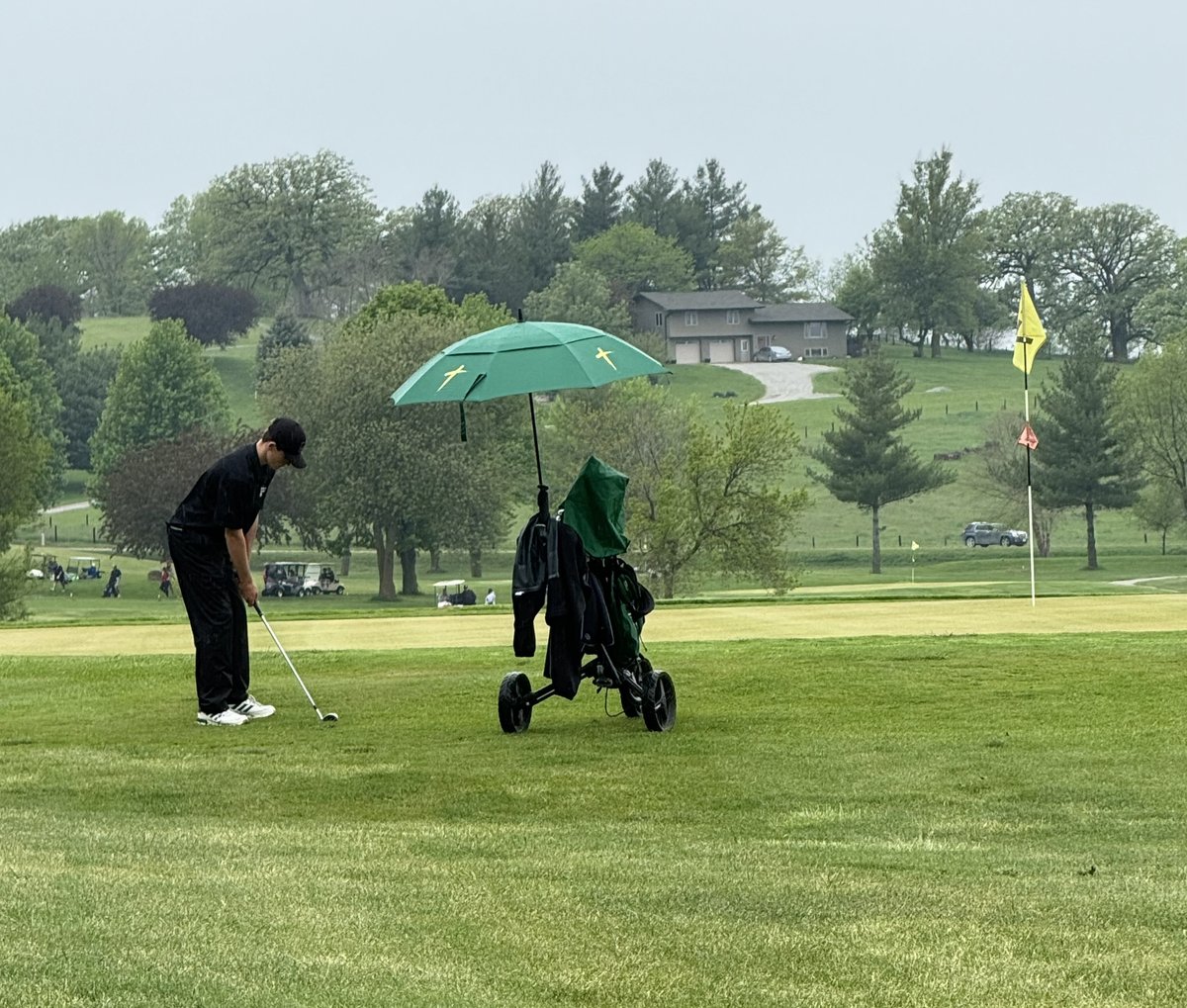 Stalbertsprtfan's tweet photo. Ben Krohn playing well and fighting thru the conditions in Anita. He’s finished 9 holes. https://t.co/njSexAiaQ1