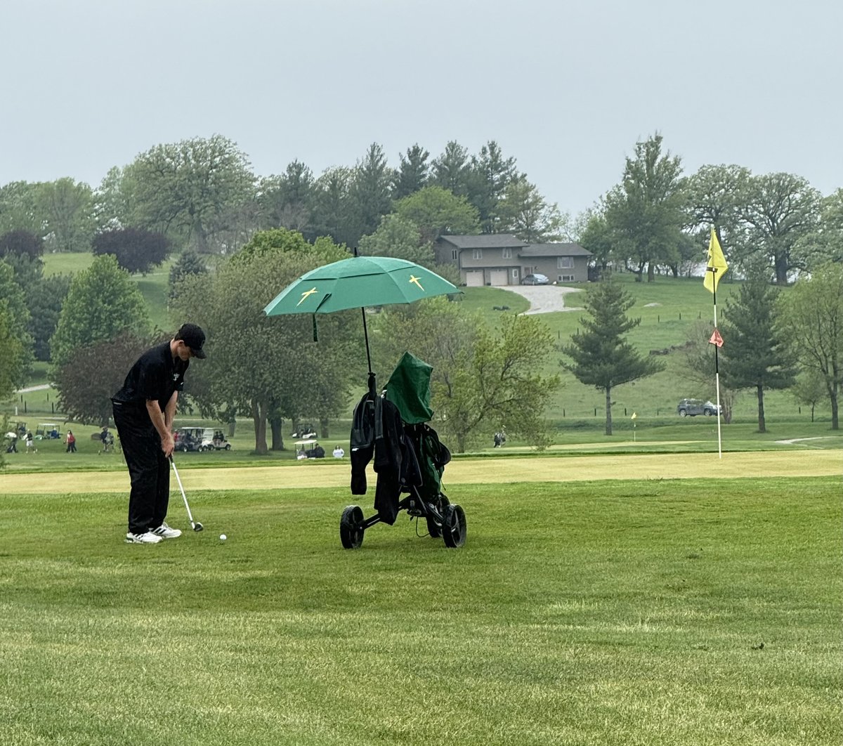 Stalbertsprtfan's tweet photo. Ben Krohn playing well and fighting thru the conditions in Anita. He’s finished 9 holes. https://t.co/njSexAiaQ1