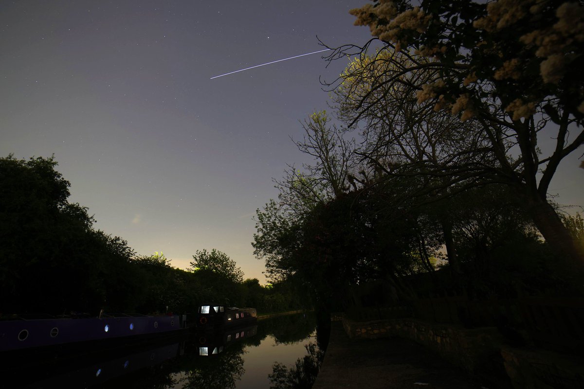 International space station 30 second exposure over the Grand Union canal in Fenny Stratford @CanalRiverTrust  @DestinationMK @scenesfromMK