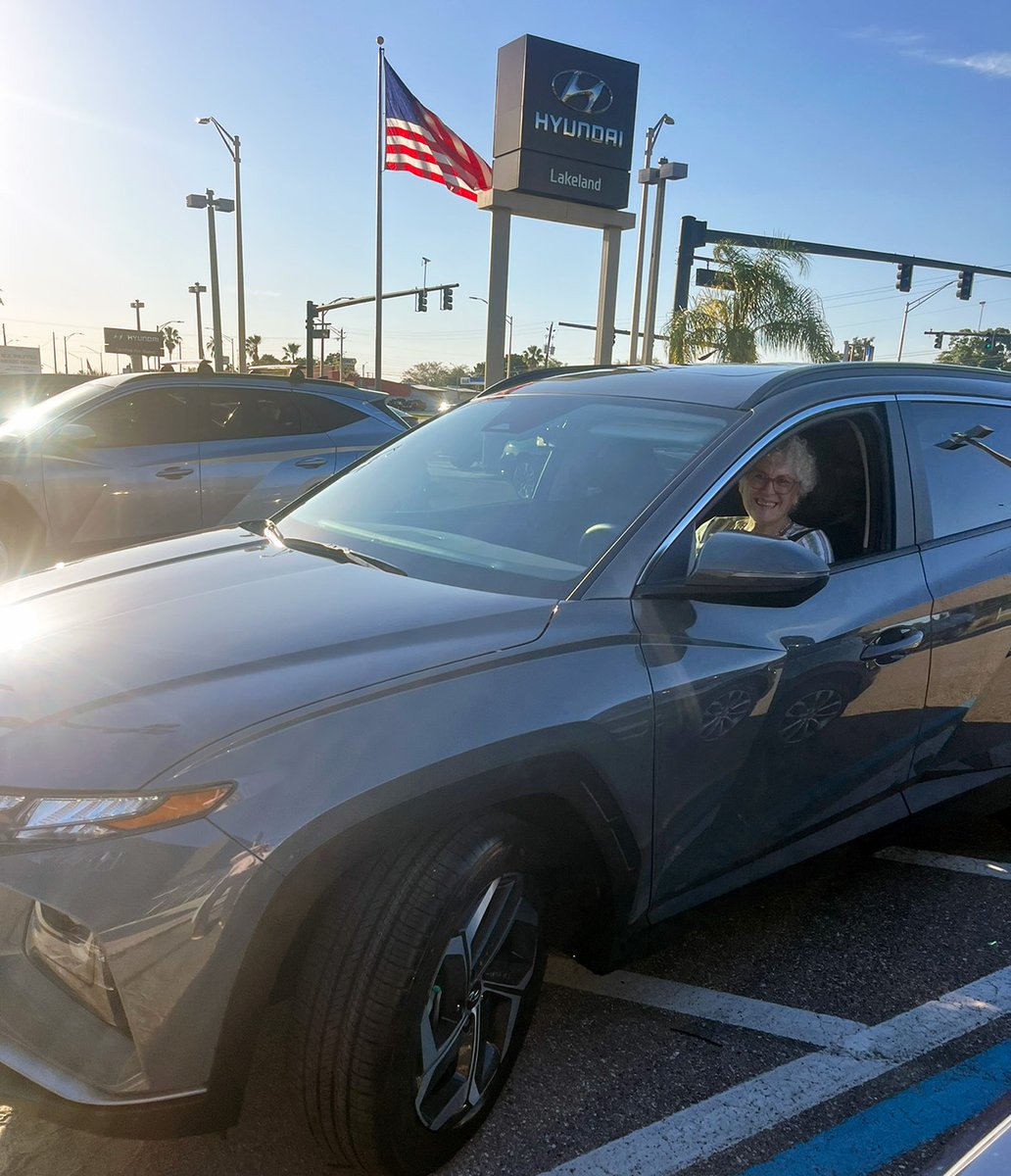 We know the best part of getting a #NewSUV is driving , that's why we make the rest of it #Easy just like salesperson #KageRea did for Yvonne Mitchell when she stopped by for her #2024Tucson. #LookingGood Yvonne & #ThankYou for choosing us - we're here for you! #LakelandHyundai