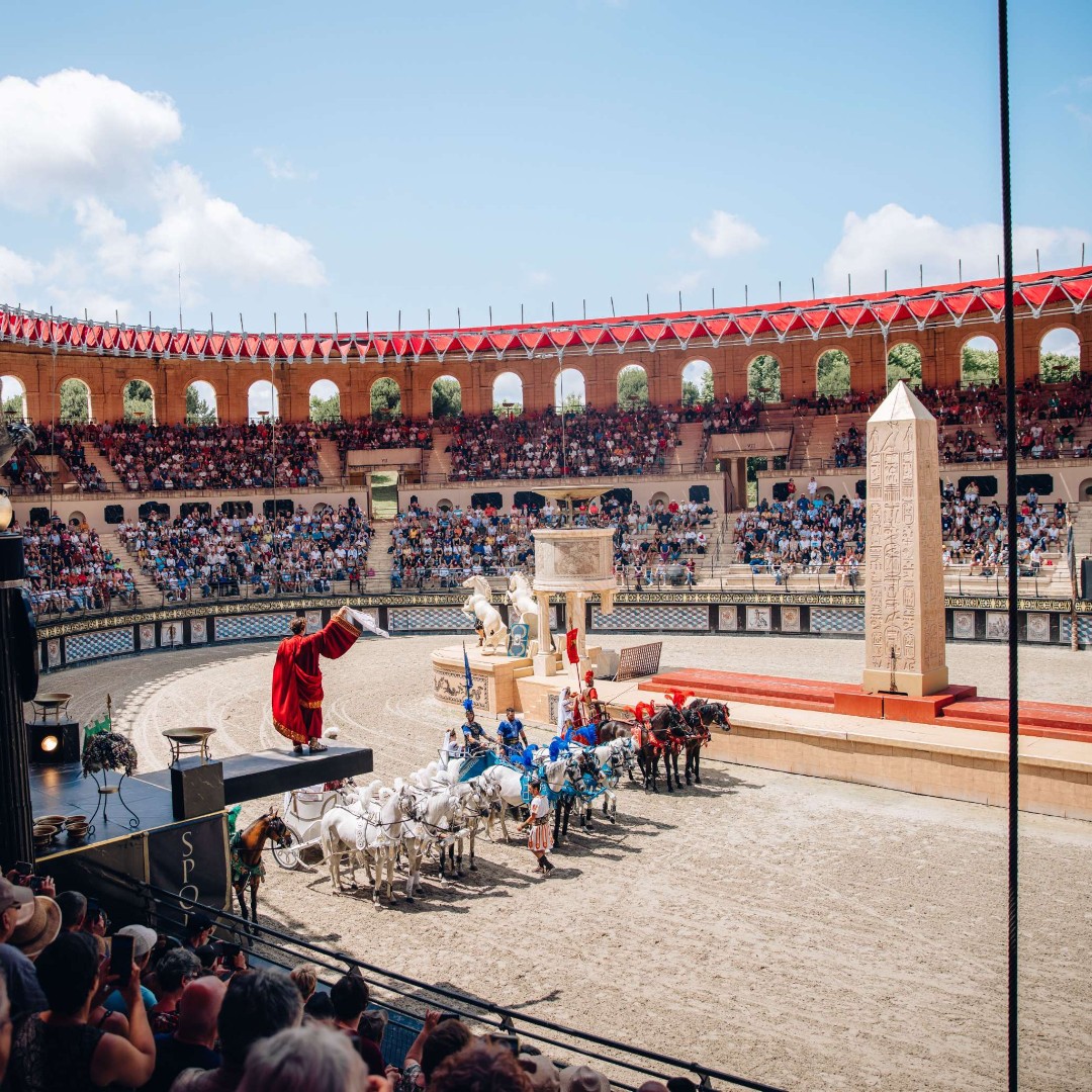 PuyduFou_EN's tweet photo. Suspense! 😮
Your emotion in emoji? 👇
©Arthur Aumond
#PuyduFou2024 #SigneduTriomphe #PuyduFou #LiveShow https://t.co/yvFi7bSBaT