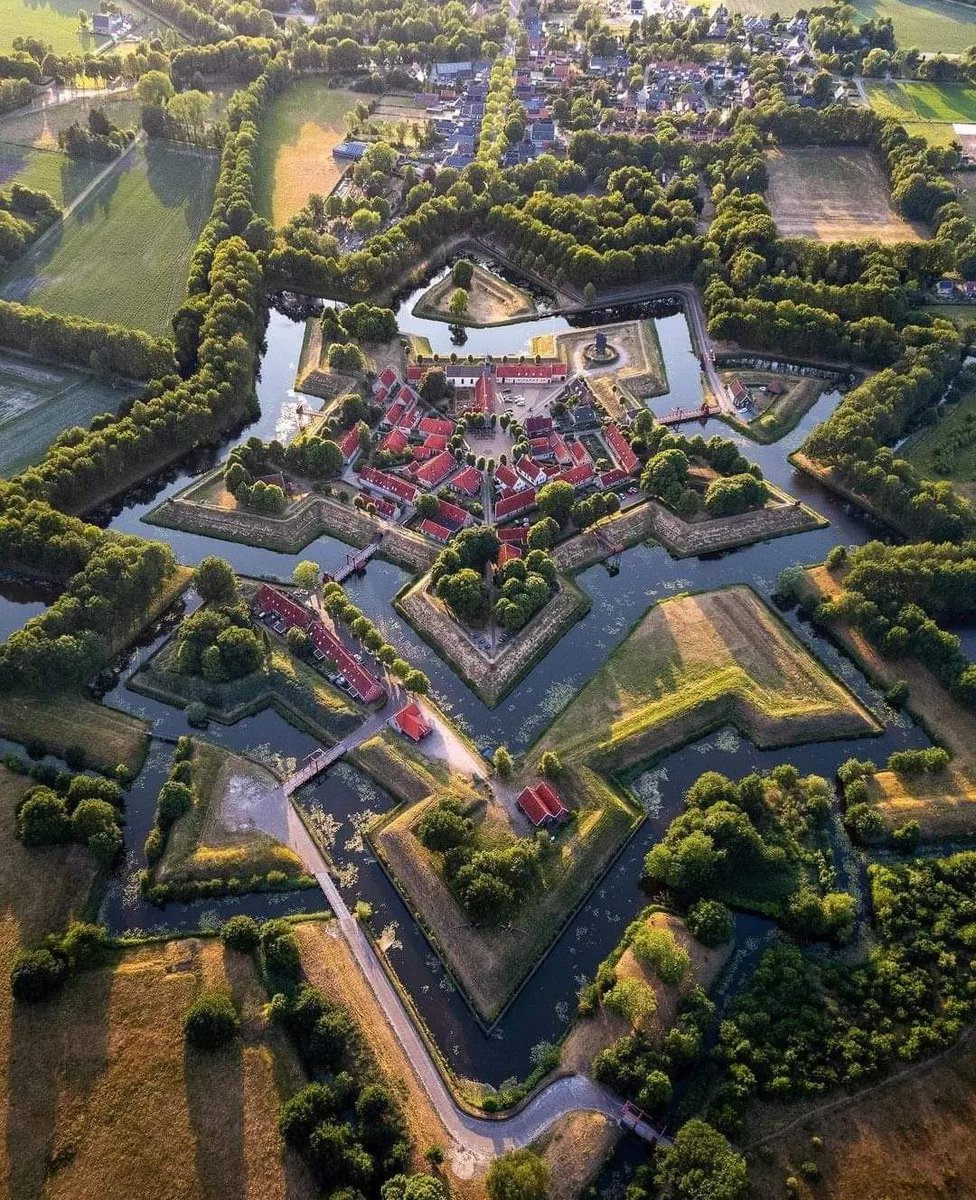 Fort Bourtange - the 'Star' shaped fortress in the Netherlands : Fort Bourtange (Vesting Bourtange), a fort in Bourtange,  Groningen, Netherlands. It was built under orders of William the Silent and completed in 1593 AD. Its original purpose was to control only road between