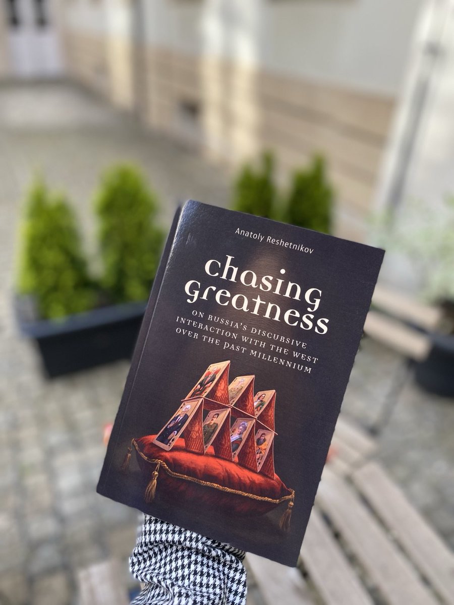 IIR_Prague's tweet photo. 🇷🇺 “There is nothing in between: either #Russia is supposed to be great or nothing,” comments @AVReshetnikov on the launch of his book “Chasing Greatness”.
The publication serves as a thought-provoking exploration of Russia’s enduring quest for greatness and its evolving role in global politics. 📒
Today’s event and subsequent discussion was organised in cooperation with the @univerzitaMUP.