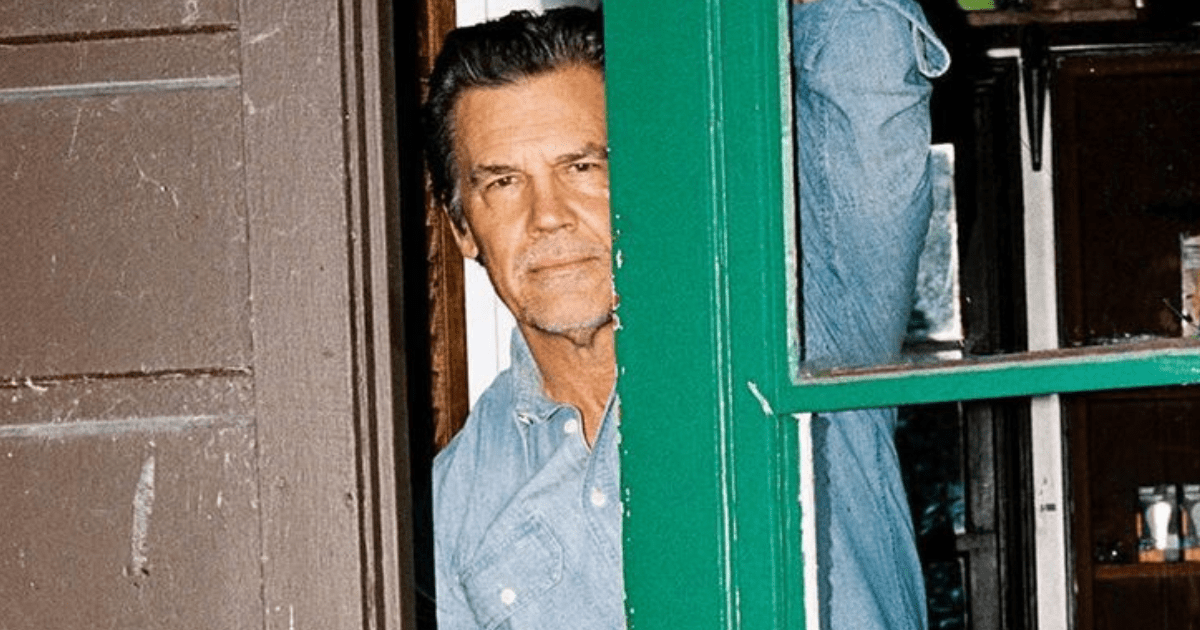 LOOK: The Gays Are Thirsting over Josh Brolin's Bare Booty Pic dlvr.it/T6qL6Y #Entertainment #Gay #joshbrolin #LGBTQ #OuterRange