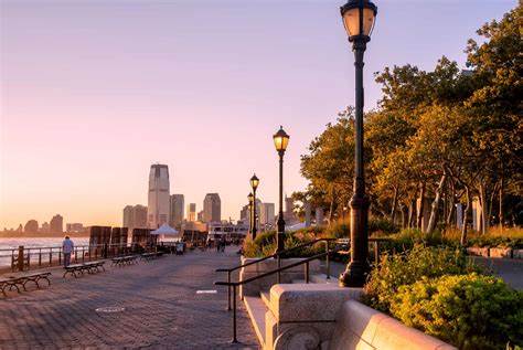 RegaleSky's tweet photo. 🌟 Featured Neighborhood: Battery Park City. Explore the tranquility and stunning waterfront views that make this neighborhood a top choice for luxury living in NYC. #BatteryParkCity #LuxuryLiving #thursdayvibes https://t.co/izzprlR4s9
