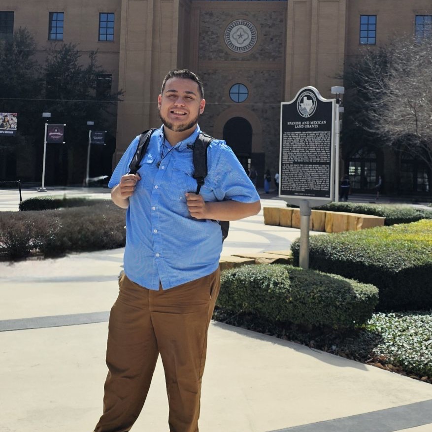 WichitaState's tweet photo. Raúl Alejandro Rangel Fernández graduated with his Master of Arts in Spanish. He found enjoyment in the many study abroad opportunities he had while as a student, and plans to get a Ph.D. in linguistics. https://t.co/d3EV83Zz7g #ShockerGrad 🎓🌾 https://t.co/6QpHZJikYY