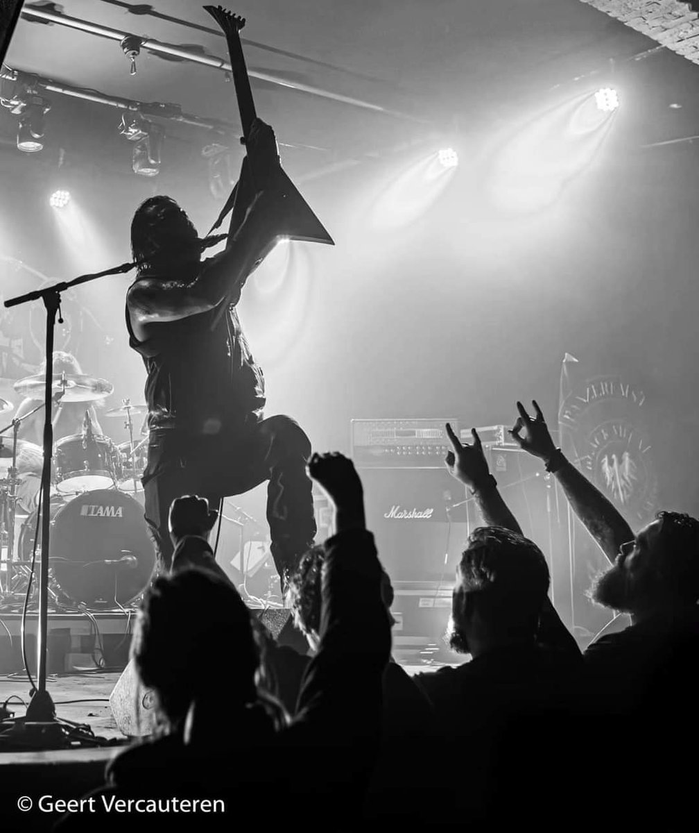 Merak edilen Panzerfaust sahnesi 22 Haziran’da ilk kez İstanbul’a kurulacak. Dorock Heavy Metal Club’ta karanlık, savaş ve inanç konularında geçecek konser; black metalin hikaye anlatıcılığını öne çıkaracak.