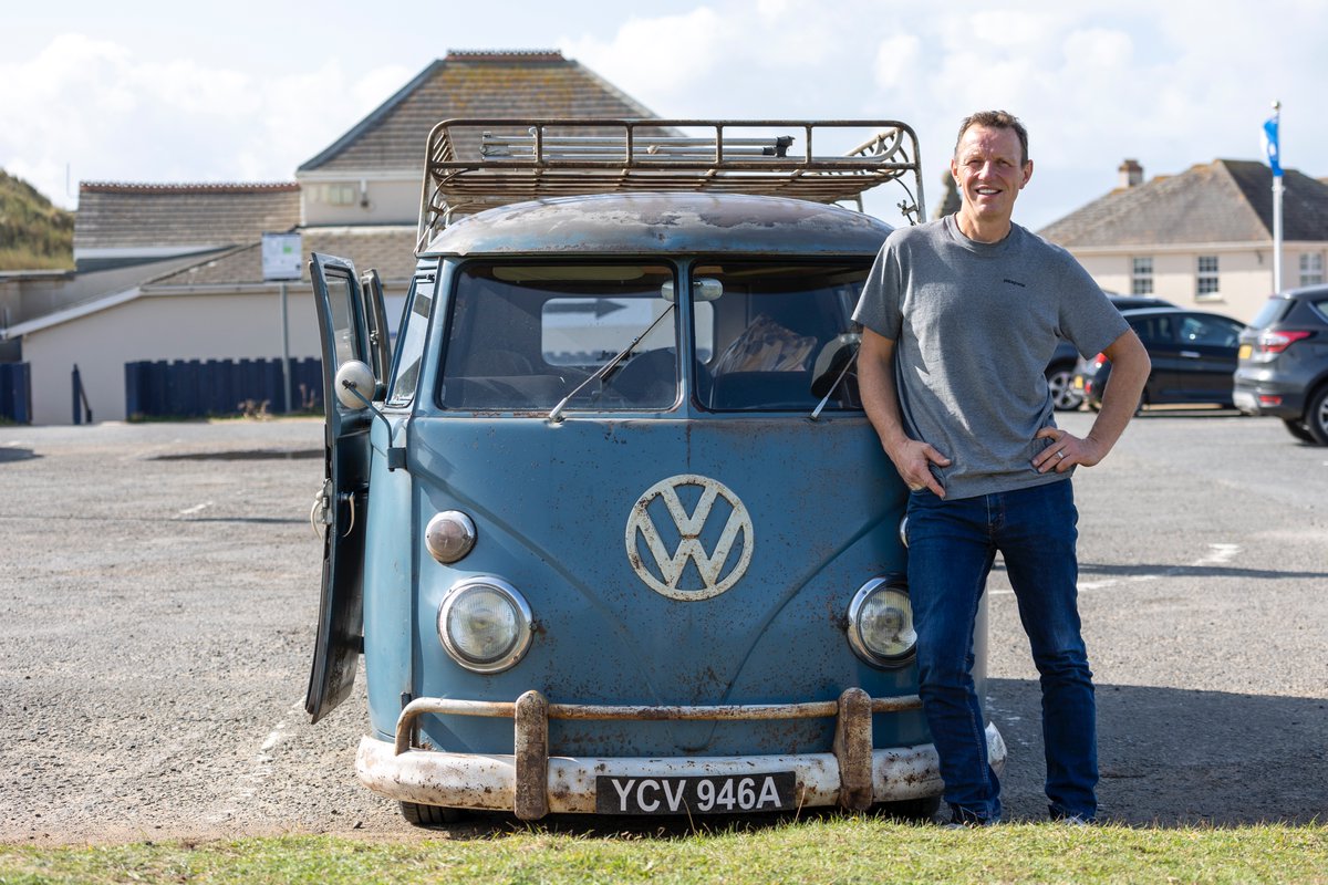 HallPhotographic tweet media