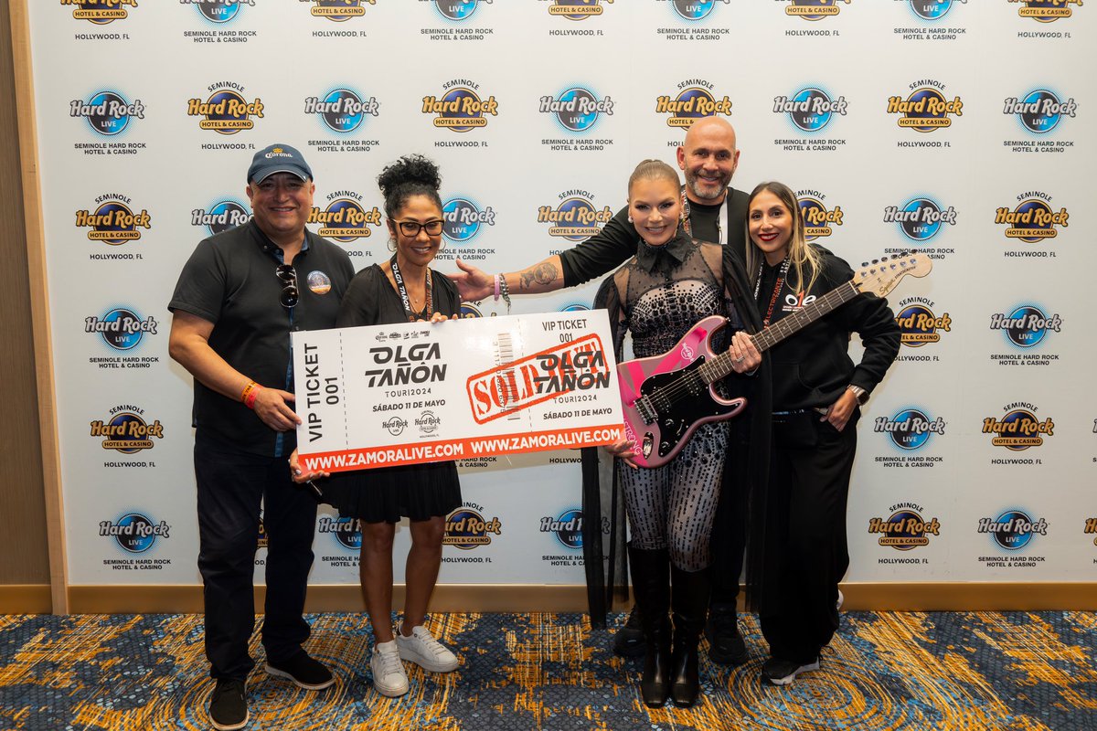 OLGATANON1313's tweet photo. Un #SOLOUT en el #HardRockLive que siempre recordaremos ❤️😍. Muchas gracias de nuevo a ustedes por hacerlo posible, por su cariño, regalos, energía y conexión con todos los temas!!

Gracias también a mi equipo y a @zamoraliveoficial por permitirnos vivir un suceso #electrizante ⚡️ y al @hardrockholly por mi nueva guitarra, la amé !! 🎸🔥

Sigamos disfrutando de #Asiyosoy y de #Nosequiensoy mientras hacemos la cuenta regresiva para el estreno del álbum, este próximo 31 de mayo ❤️!! 

Puedes hacer presave ahora: https://t.co/PmWxNV9NU0
