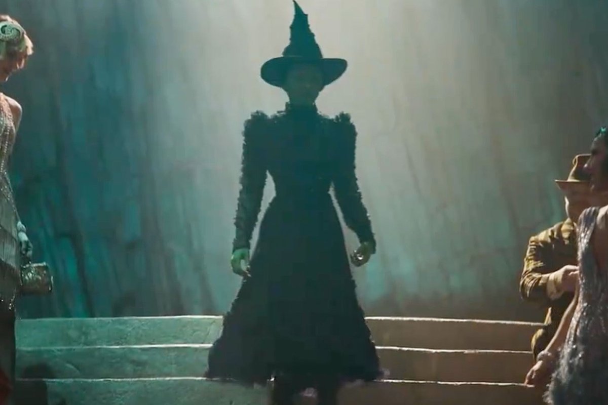 Video: Behind-the-scenes first look released for Wicked movie(s) whatsonstage.com/news/wicked-re…