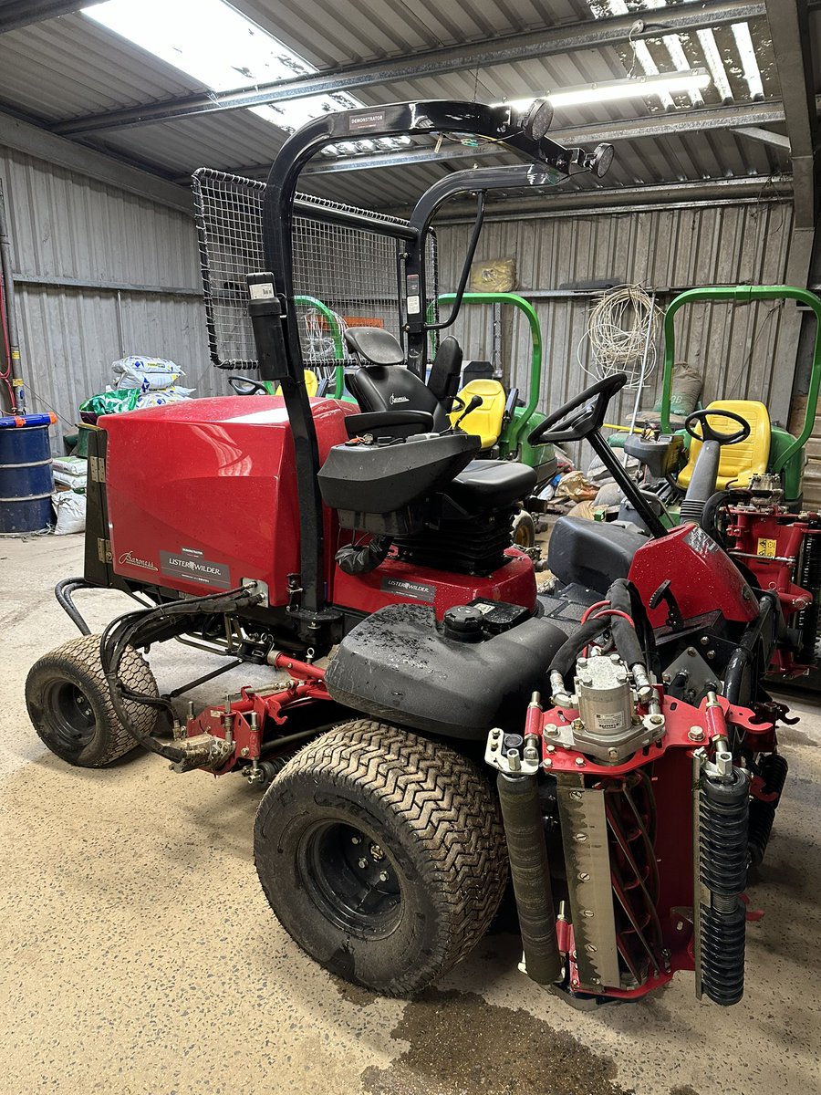 Zacbroocks123's tweet image. Had these two machines on demo in the lead up to the brabazon qualifier at @ClubMarlborough The @salscoinc roller is incredible and the @baronessuk fairway mower is on another level cut wise to anything we have here or anything on the market thanks @Davepatrick86 for the demos.