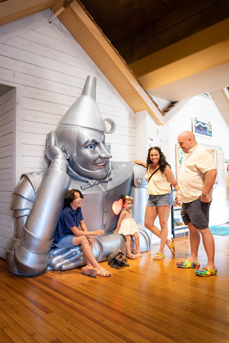 Follow the yellow brick road to the Oz Museum in Wamego, one of the North Central region's top attractions. #ToTheStarsKS Learn more -travelks.com/listing/oz-mus…