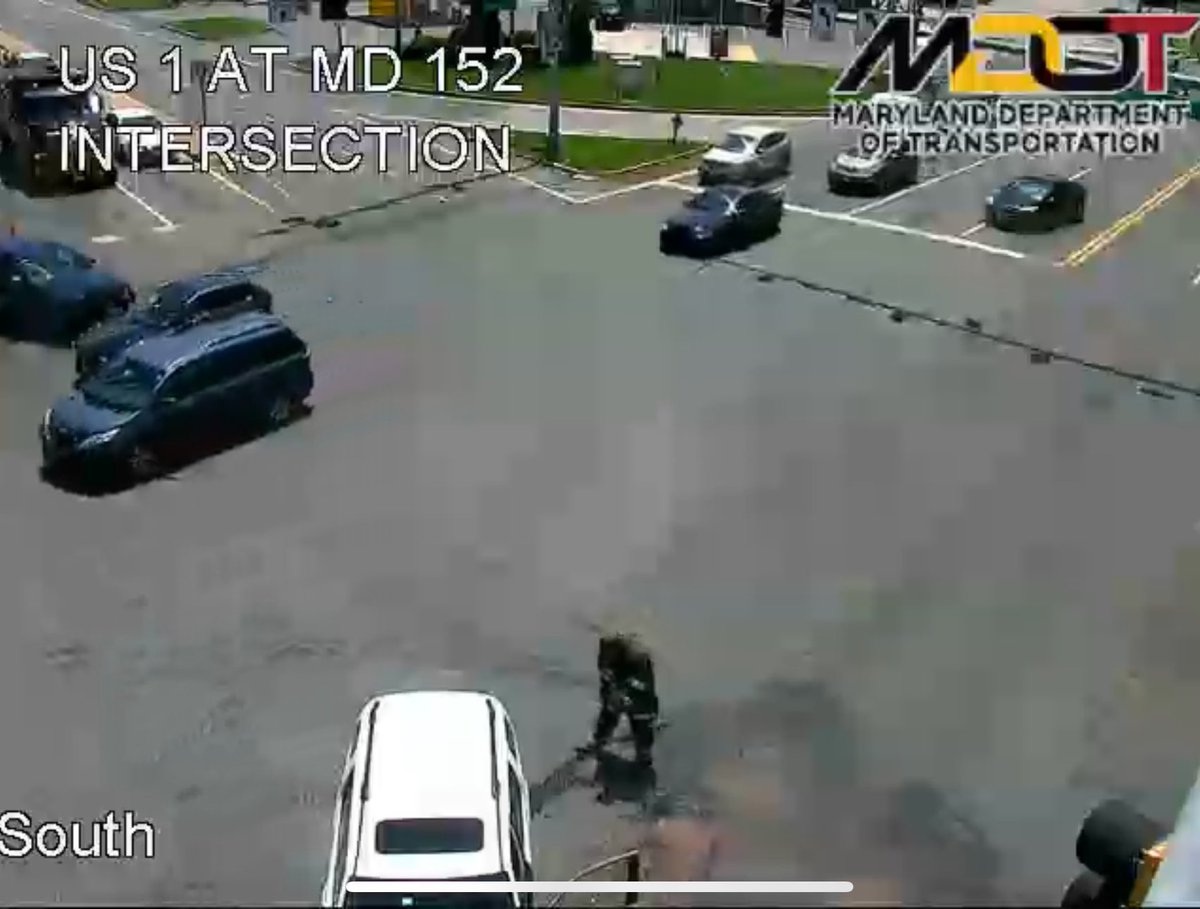 Volunteer Firefighters from @FallstonFireCo and a @HarfordCoDES EMS unit are on scene of a vehicle crash at Belair Road (US-1) and Mountain Road (MD-152) in #FallstonMD. Expect delays. #MDTraffic