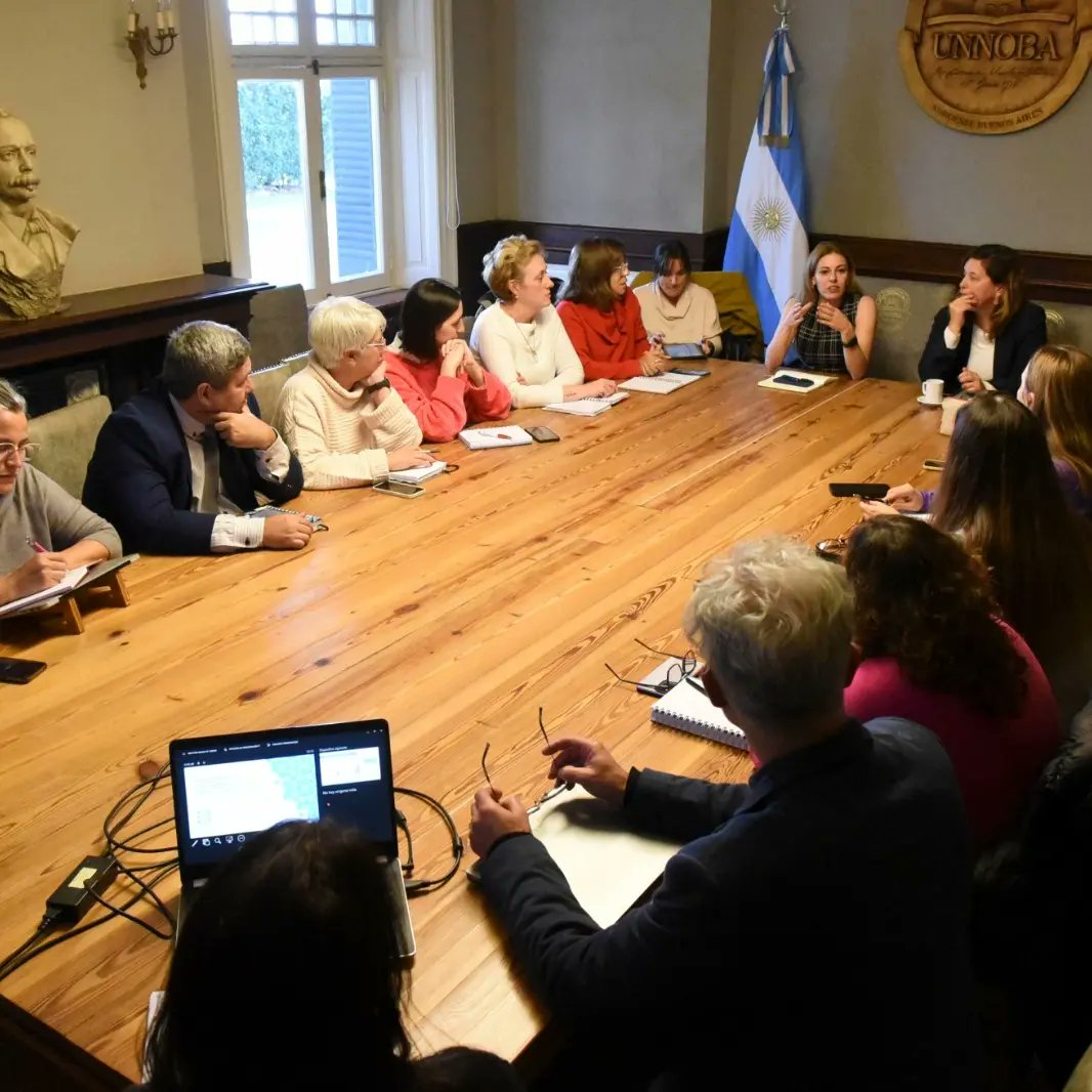 Junto a representantes de las Escuelas, Departamentos e Institutos de la Universidad presentamos el Programa de Seguimiento de las Trayectorias de estudiantes de la #UNNOBA para promover el acceso, la permanencia y el egreso en todas las carreras de la Universidad. 👩‍🎓👩‍💻📖