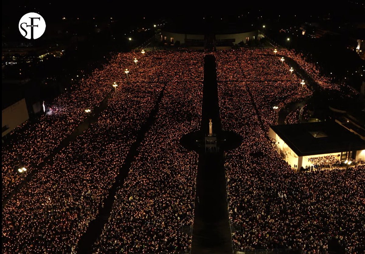 🇵🇹Santuário de Fátima em Portugal lotado. A fé na Virgem de Fátima é gigante. 

Imagem: Santuário de Fátima