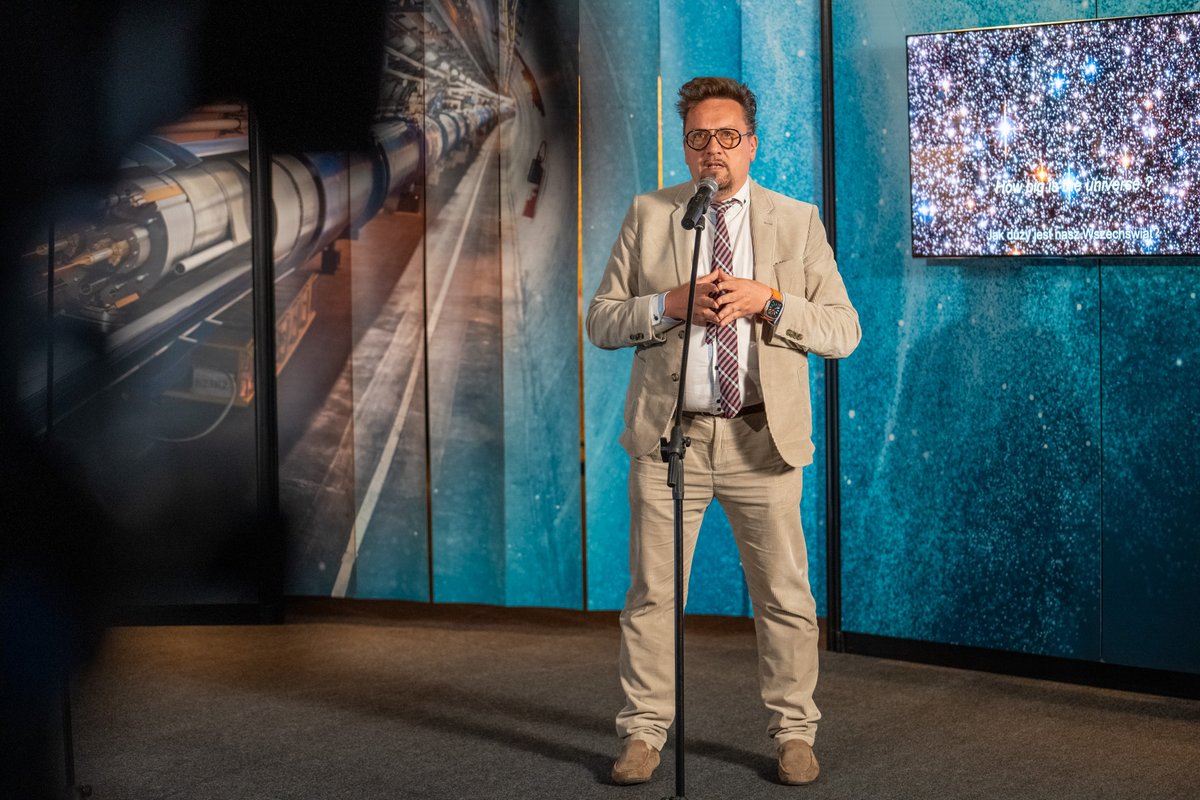 🗨️ Ta wystawa ma szansę przyciągnąć nowych fizyków, którzy zobaczą, że już w tej chwili w <a href="/CERN/">CERN</a> pracuje 160 osób, a już za kilka lat będzie to 300, a może 500 – dr hab. inż. Damian Gąsiorek, prof. PŚ, Dyrektor CGT podczas inauguracji #AcceleratingScience. #CERN70 #CERN70PL
