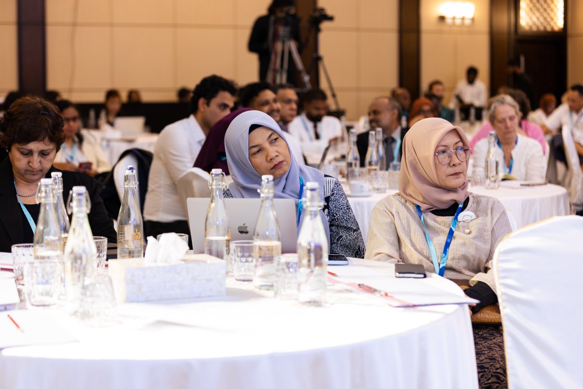 The first session 'The State of the Ocean: Need for a Sustainable and Resilient Blue Economy' explored the interlinkages and the ways in which the Blue Economy approach can mitigate and adapt to the direct and indirect opportunities for coastal communities.