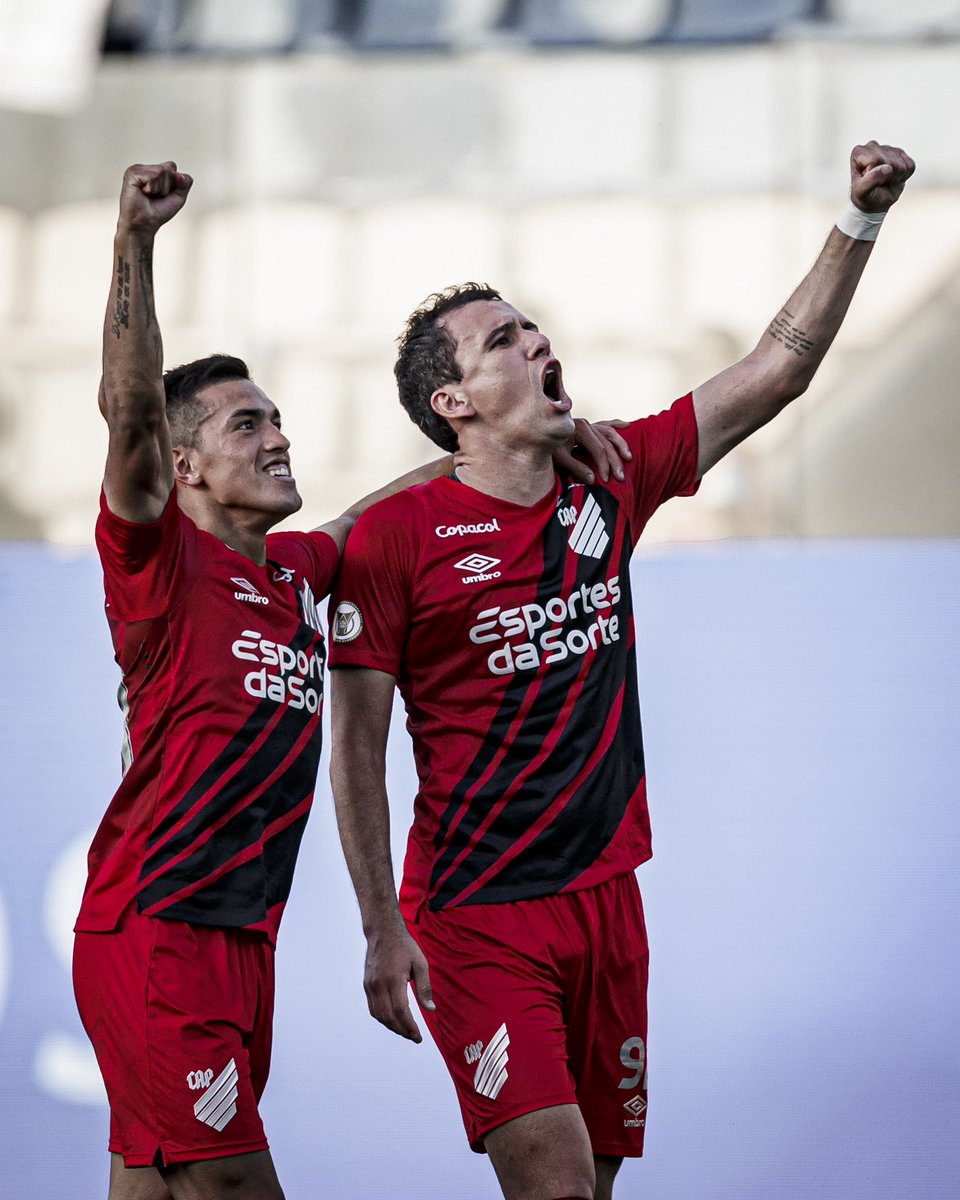 menesesfoto's tweet photo. Boa tarde, líderes 

#cap #athletico #brasileirao https://t.co/aoGmkpLb7c