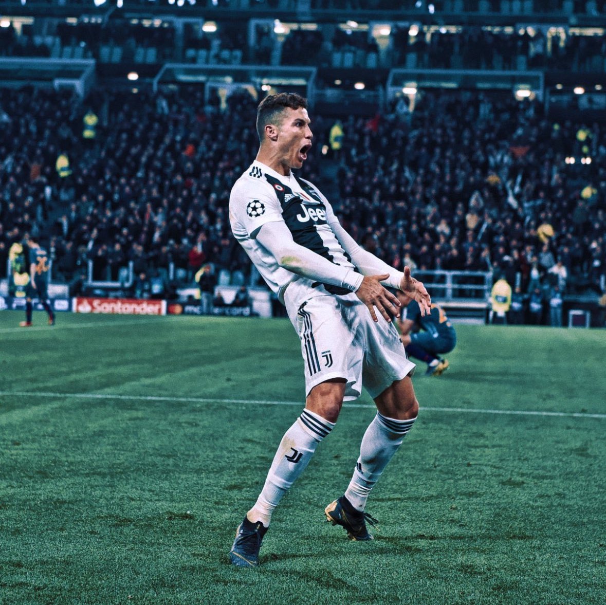 Cristiano Ronaldo's 𝑪𝑳𝑼𝑻𝑪𝑯 𝑴𝑶𝑴𝑬𝑵𝑻𝑺 A Thread: