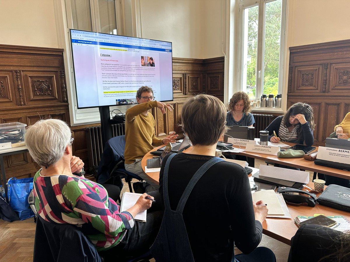 Les formations se poursuivent pour le @ClemiNormandie à Sotteville-lès-Rouen : Créer et animer une #WebTV en milieu scolaire. J1️⃣ conseils pour débuter, écriture, reportage…