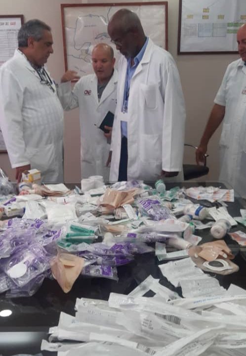 Una donación de insumos médicos enviada a los #CDRCuba y el proyecto #ACubaHayQueQuererla, por la Red de Solidaridad Canario-Cubana, y la Asociación de Cubanos residentes en Gran Canaria 'Cubanacan', fue entregada al Hospital Ortopédico 'Frank Pais'. #Cuba #GenteQueSuma