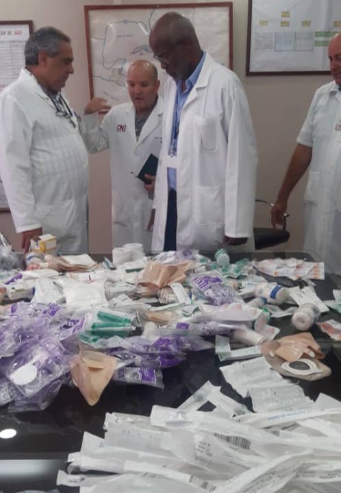 Una donación de insumos médicos enviada a los #CDRCuba y el proyecto #ACubaHayQueQuererla, por la Red de Solidaridad Canario-Cubana, y la Asociación  de Cubanos residentes en Gran Canaria 'Cubanacan', fue entregada al Hospital Ortopédico 'Frank Pais'. #Cuba #GenteQueSuma