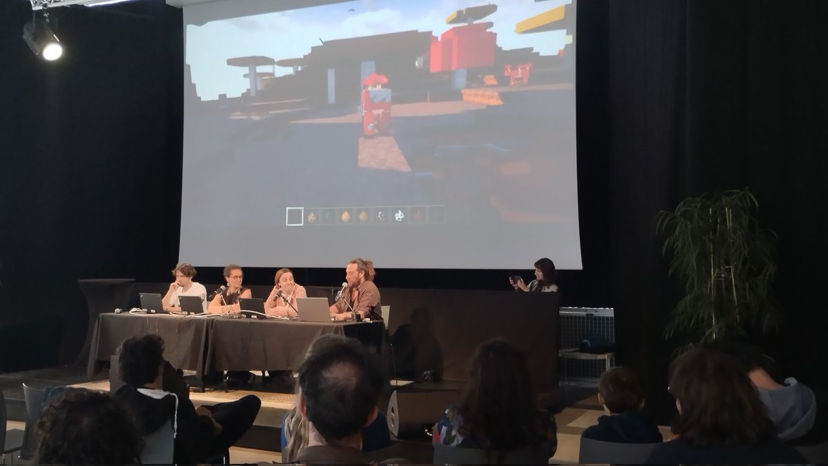 milletrds's tweet photo. Séance Twitch Minecraft avec Marina Cretenet et Christelle Jozet Alves de @Universite_Caen qui décryptent à deux le monde virtuel créé par l'artiste Thibault Brunet dans le cadre du festival Interstices : des céphalopodes, des vaches champignons, ...  https://t.co/yxhEPTdzzt https://t.co/hsUmIcM06O