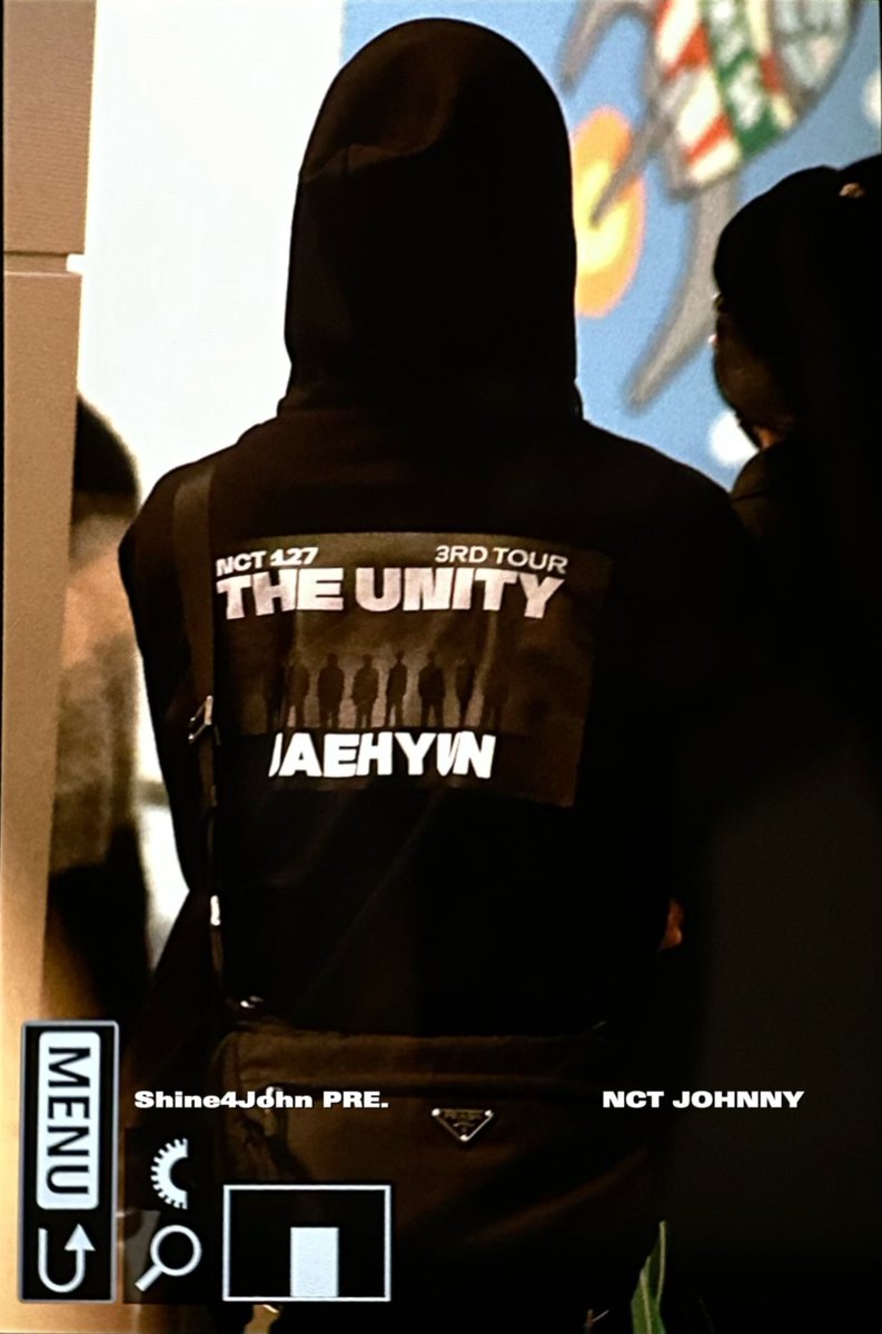 Sharing is caring 🌻🍑🥰

Rehearsal D1: JH wore his own hoodie
Going back D2: JN wore JH's hoodie