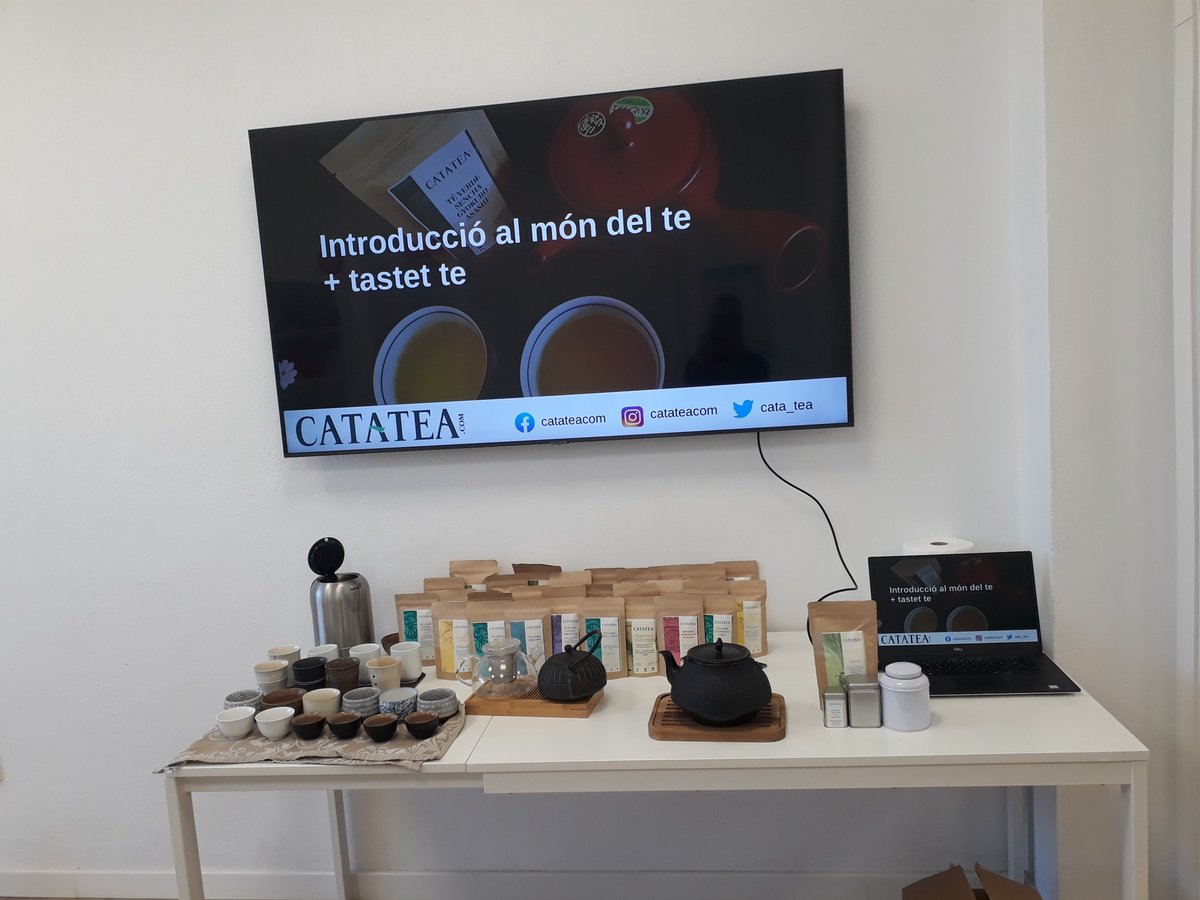 cata_tea's tweet photo. Un placer poder volver a repetir el taller de introducción al mundo del té, @somjapo @jordicata  , un gran éxito de participantes, y donde pudimos hacer una pequeña cata de té blanco, tiene verde japonés y pu erh. https://t.co/0AFuh7btAl