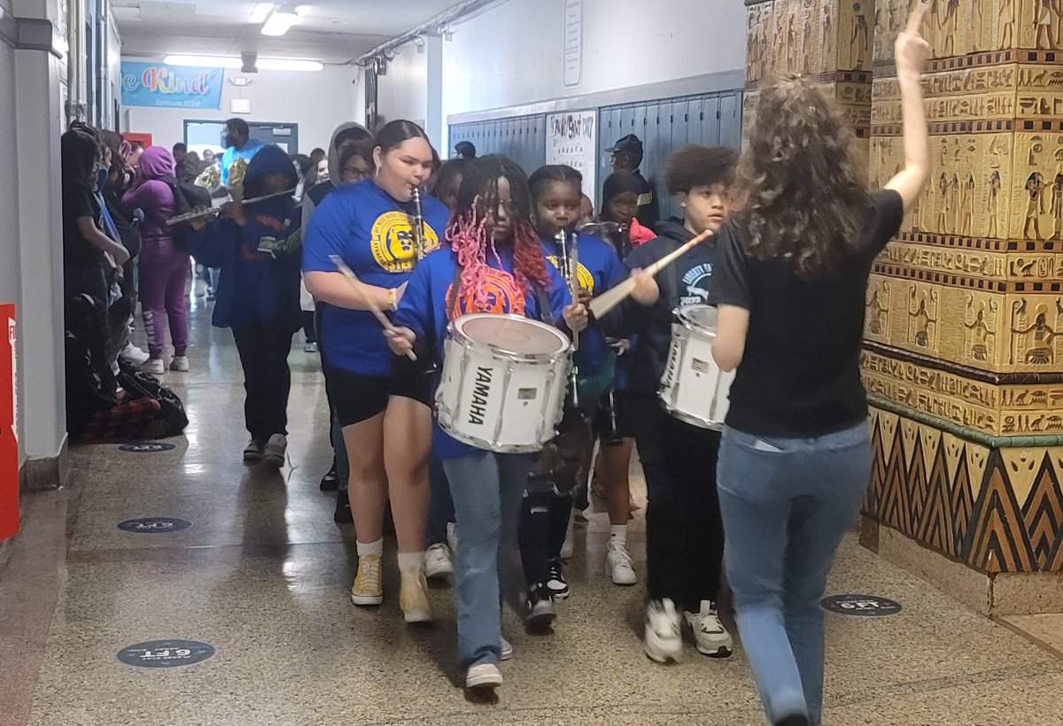 STEMatBlodgett's tweet photo. Syracuse STEM scholars and staff from the afterschool program and extracurricular groups put on a parade to get students excited and ready for the upcoming NY State testing. #gostemlions #SCSDPride @STEMatBlodgett @SyracuseSchools https://t.co/PMQgCQ5T54