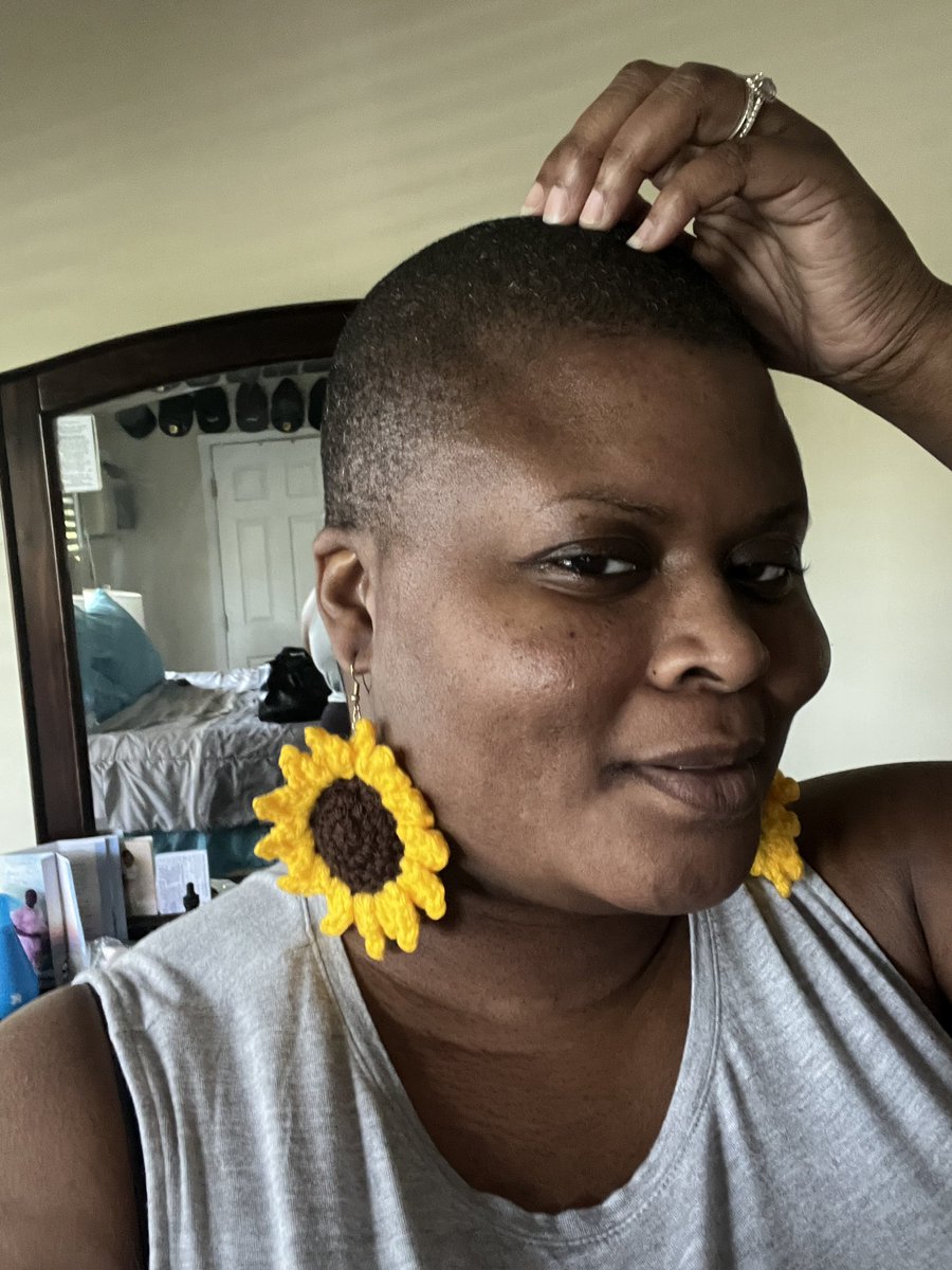 Ohhhhh, @ShellyCocoaBun’s EARRINGS are GORGEOUS! 

Please connect with her to order her handmade jewelry.

I am so happy to have my fave flower so close to my heart. 

Black owned + celebrated! 

#longcovid #mecfs #blackOwnedBusiness