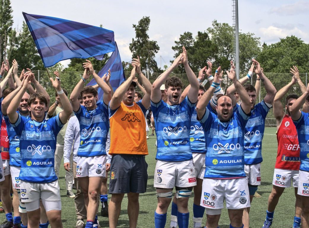 Ayer, el equipo Complutense Cisneros Zeta consiguió la victoria en la final de la fase de ascenso a División de Honor B💙 Queremos dar la enhorabuena a todos los que lo hicieron posible, dándonos esa victoria en el último minuto dejando el partido en 22-28🫱🏼‍🫲🏿 Orgullo de club🦢