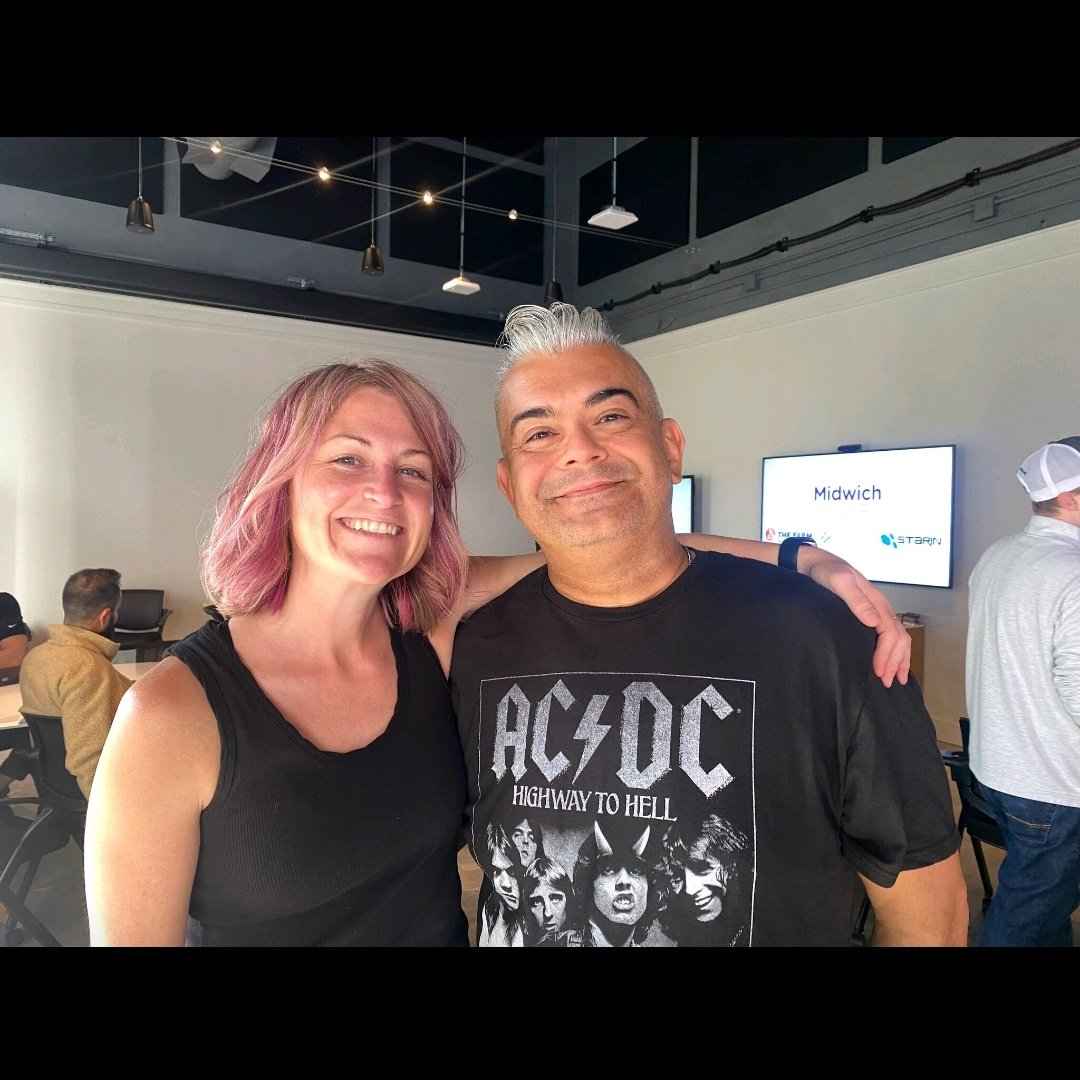 I've known @kellypperkins for well over 10+ years and in true AV industry fashion we now work for the same team. Watch this space  🤘😎🤘 #AVtweeps! #smallIndustry #infocomm24 #proav #roadtoinfocomm24