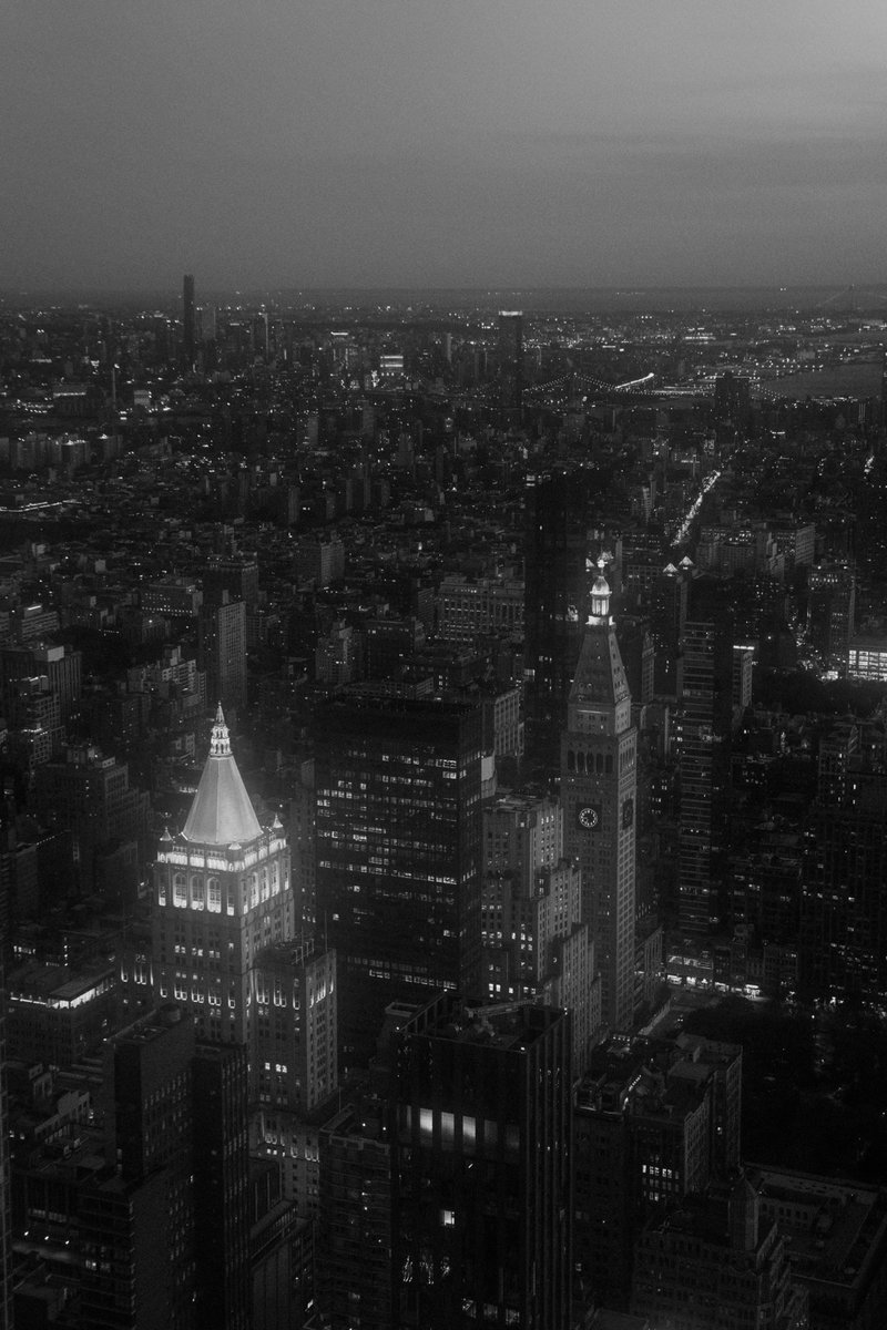 RegaleSky's tweet photo. 🔍📊 Dive deep into this quarter's NYC luxury market insights, revealing a preference for established neighborhoods like Gramercy Park and Greenwich Village, which offer privacy and vibrant local culture. #MarketInsights #NYCLuxury https://t.co/8fIElEQlcU