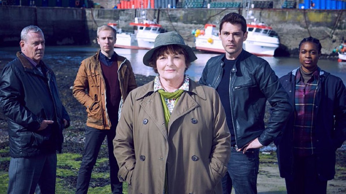 SaveRedlandLibr's tweet photo. 8pm TODAY on #ITV3
From 2020, s10 Ep 1 of the #Crime series📺 #Vera “Blood Will Tell” directed by #PaulGay & written by #PaulLogue.
Based on characters created by @AnnCleeves
🌟#BrendaBlethyn @kennydoughty #JonMorrison #RileyJones #IbinaboJack #PaulKaye https://t.co/2YelPWPOG5