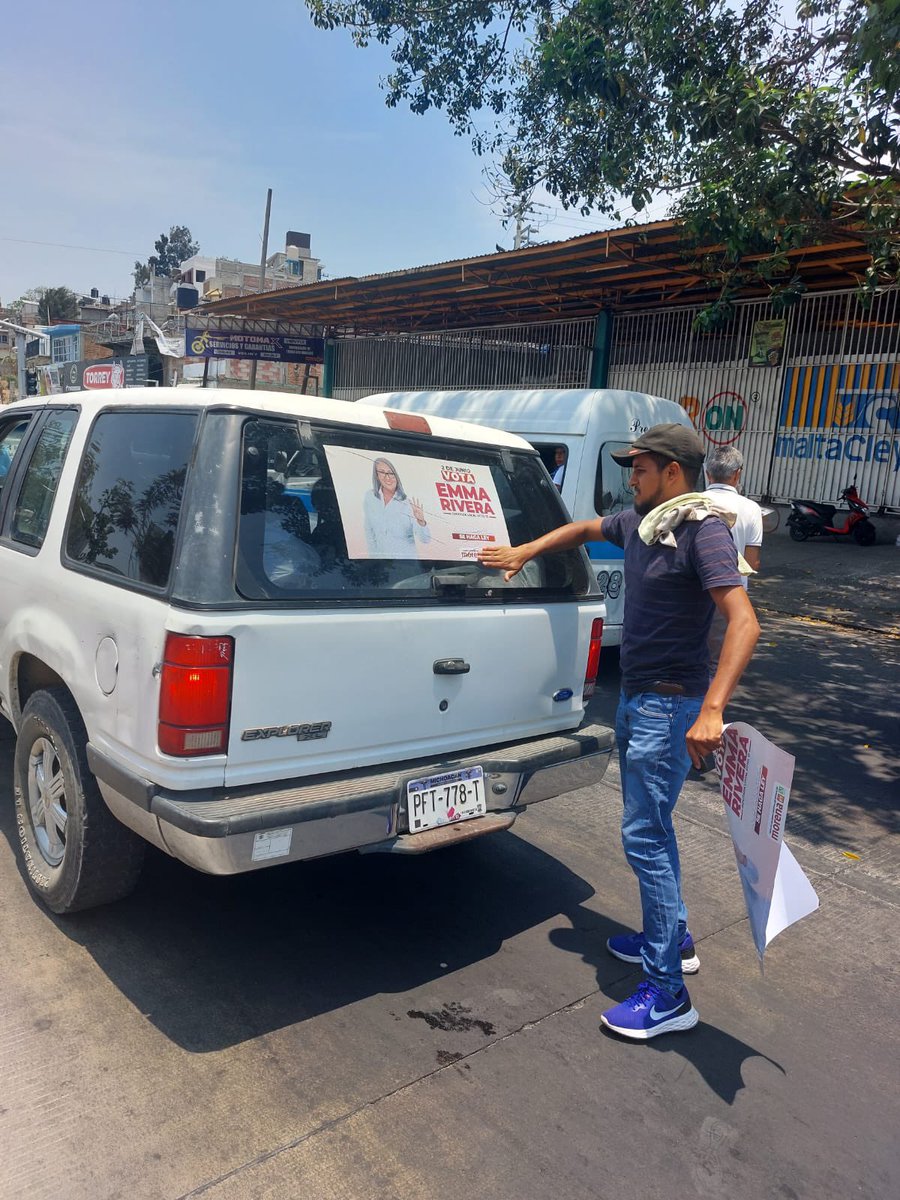 EmmaRiveraCm's tweet photo. El dia de ayer mediante pega de calcas en el Municipio de Zitácuaro pudimos corroborar la gran aceptación de nuestra propuesta para el congreso.
#quelajusticiasehagaley 
#MORENA2024 
#sigamoshaciendohistoriaenmichoacan https://t.co/xt4JNd7TID