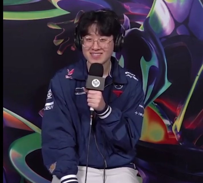 i have just been informed faker is trying vayne mid