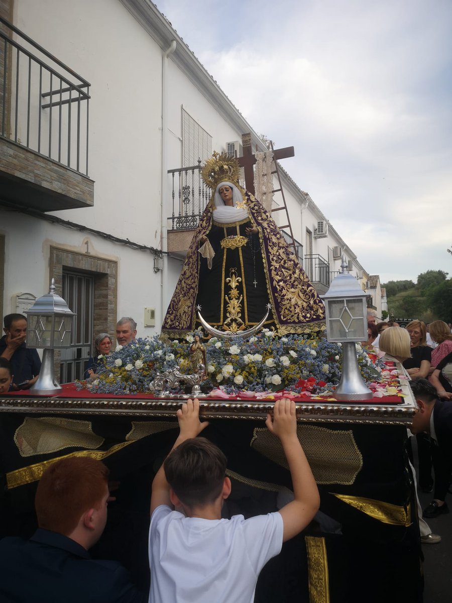 nazarenoest's tweet photo. 🔵PASITO DE MAYO 2024 🔵
Gran tarde la vivida ayer en la que los peques fueron los protagonistas de la procesión del Pasito de Mayo, organizada por nuestra Hermandad. Agradecemos a todos lo que lo han hecho posible.
#pasitodemayo @SemanaSantaELB 
#EstacionLinaresBaeza https://t.co/H8mlNYDERc