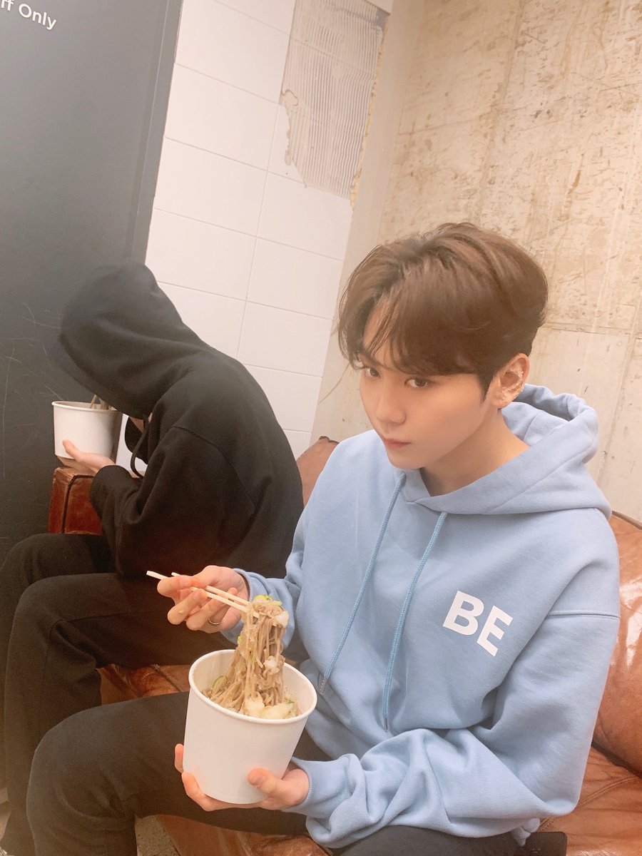 sunwaIkr's tweet photo. 새봄의 노래 (beginning)

> svt, seokmin/seungkwan
> t, 6k
> au: idols, rivals to coworkers to friends to maybe more, “hating” the nicest guy you kno
> written for @SVTRarePairFest r4 💛

“It’s just a duet,” Jihoon says placatingly, hands raised as if approaching a wounded animal. https://t.co/eTKntJYSsH