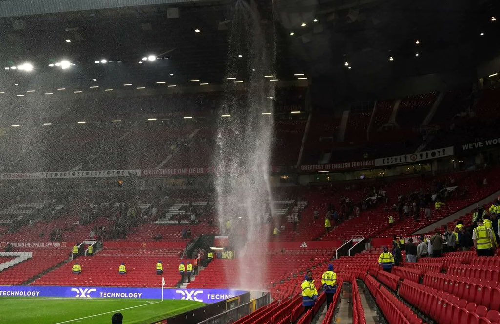 🚨🚨🌖| #mufc have put plans to fix their leaking roof on hold until a decision has been made on the future of Old Trafford. [@DiscoMirror]