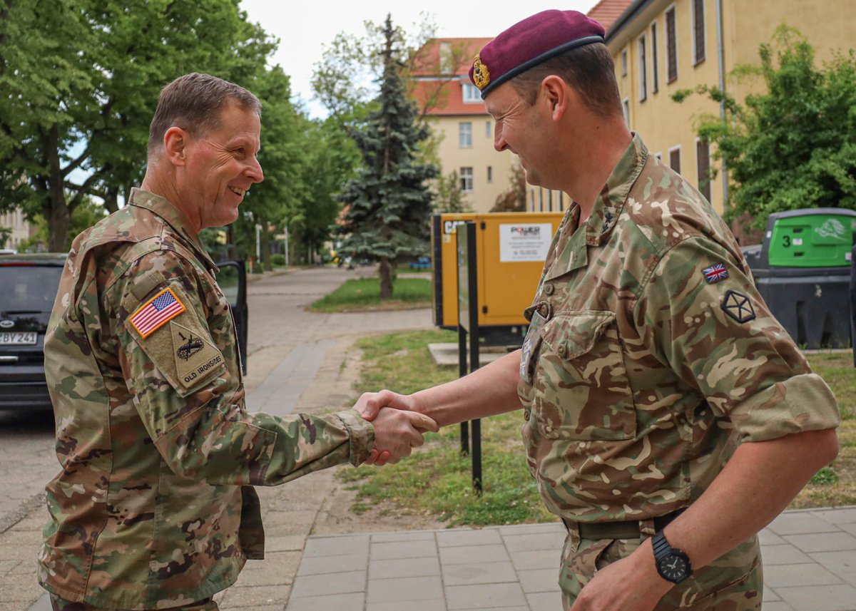 V Corps Forward HQ received a visit from @USArmy Deputy Chief of Staff for Operations, Plans and Training Lt. Gen. Patrick Matlock! During his visit he met with V Corps’ DCG-Maneuver British Maj. Gen. Oliver Kingsbury & other leaders to learn about V Corps' capabilities.