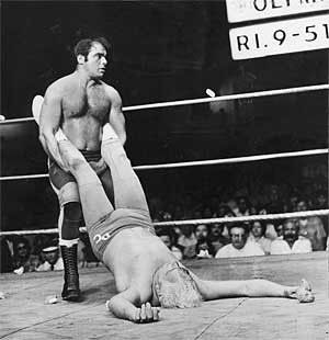 HarryHaris48861's tweet photo. Legendary pro wrestler The Golden Greek John Tolos. Had a successful tag team with his brother Chris, then had a great career as a singles wrestler, most notably drawing huge crowds in his feud with Freddie Blassie. #JohnTolos #GoldenGreek #prowrestling https://t.co/3qVFSMXDr1