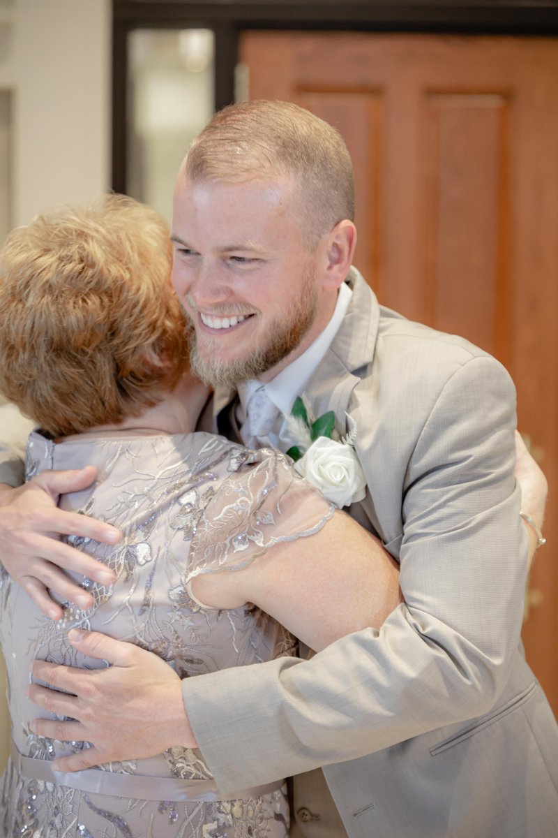 TowerStudios's tweet photo. As we navigate the complexities of life, let us never forget the simple yet profound beauty of love, the force that binds us all together. 💫❤️ #BindingForce #weddings #weddingphotos #stlweddings #stlweddingphotos #stlweddingphotography https://t.co/BzoIBo3AXi