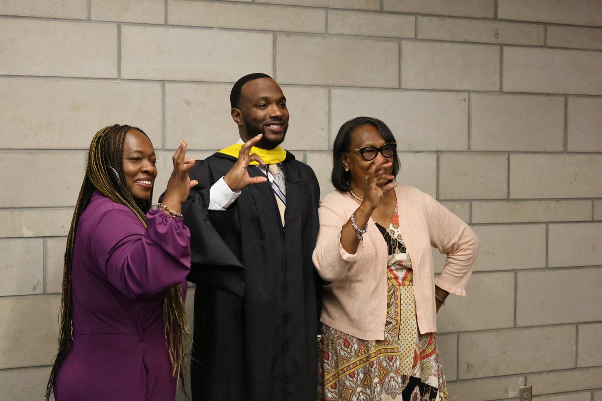 2B_TheEnergyGuy's tweet photo. My Mom and Grandma .. Thank you for watering me with succeeds !!! Everyday is your day #myenergyiscontagious #keepmovingforward https://t.co/g4UQaMdi7w