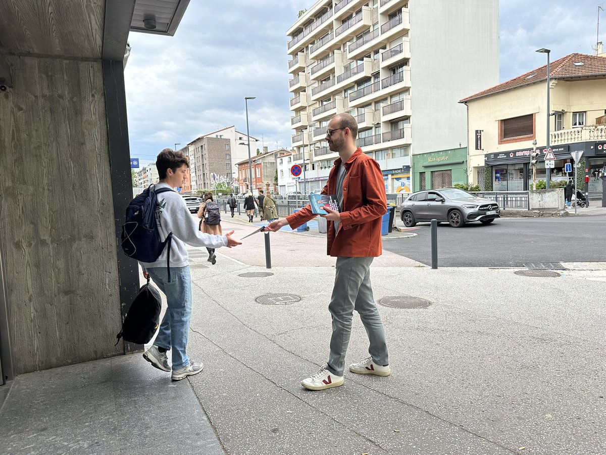 lesjem31's tweet photo. Les JAM sur le terrain ce soir encore pour défendre la candidature de @ValerieHayer 💪

J-23 👉 le 9 Juin, nous avons @BesoindEurope 🇫🇷🇪🇺 https://t.co/kyUganRRiL