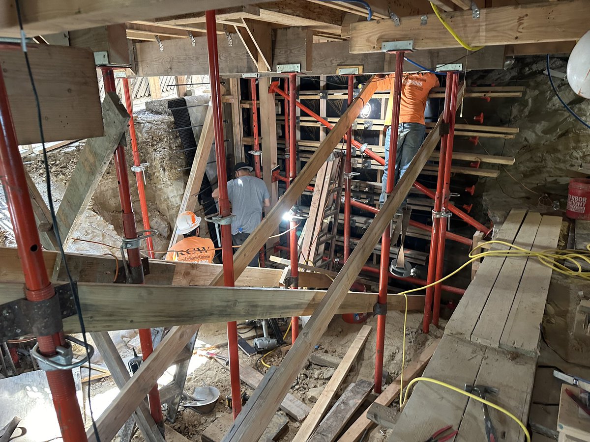 ConstructionRcw's tweet photo. Building strong Foundations  #strong #shoring #footing #progress #residential #trending #foundation #hillside #structuralsteel #build #basementremodel #constructionsite #limited #access #damage #house #silverlake #rcw #rcwcrew👷 https://t.co/oKj4xlsc80