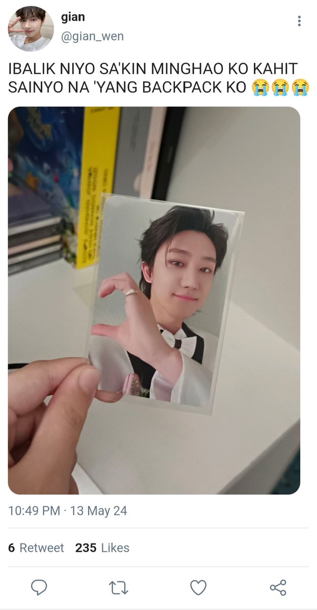 sheoksoos's tweet photo. 🎒 — a #junhao short filo au

gian (wjh), a solid 8star, lost his backpack along with a photocard of his bias somewhere in the campus. https://t.co/S5wvknOurv