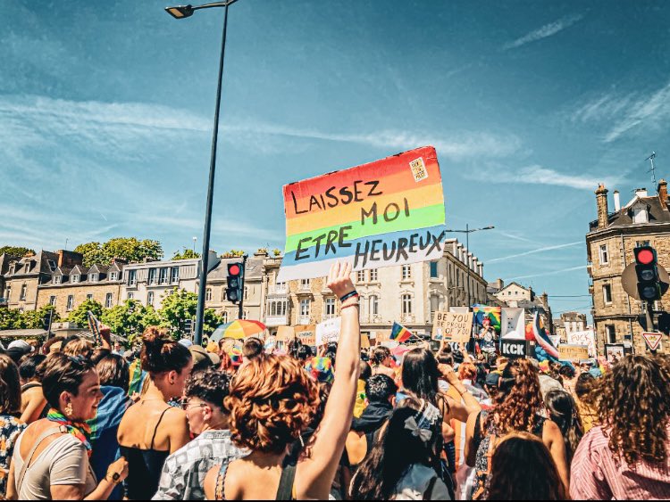 ameljoret1's tweet photo. Samedi 11 mai, c’était la #pride à Vannes !
#marchedesfiertés #Pride https://t.co/qBSQBLD4wJ