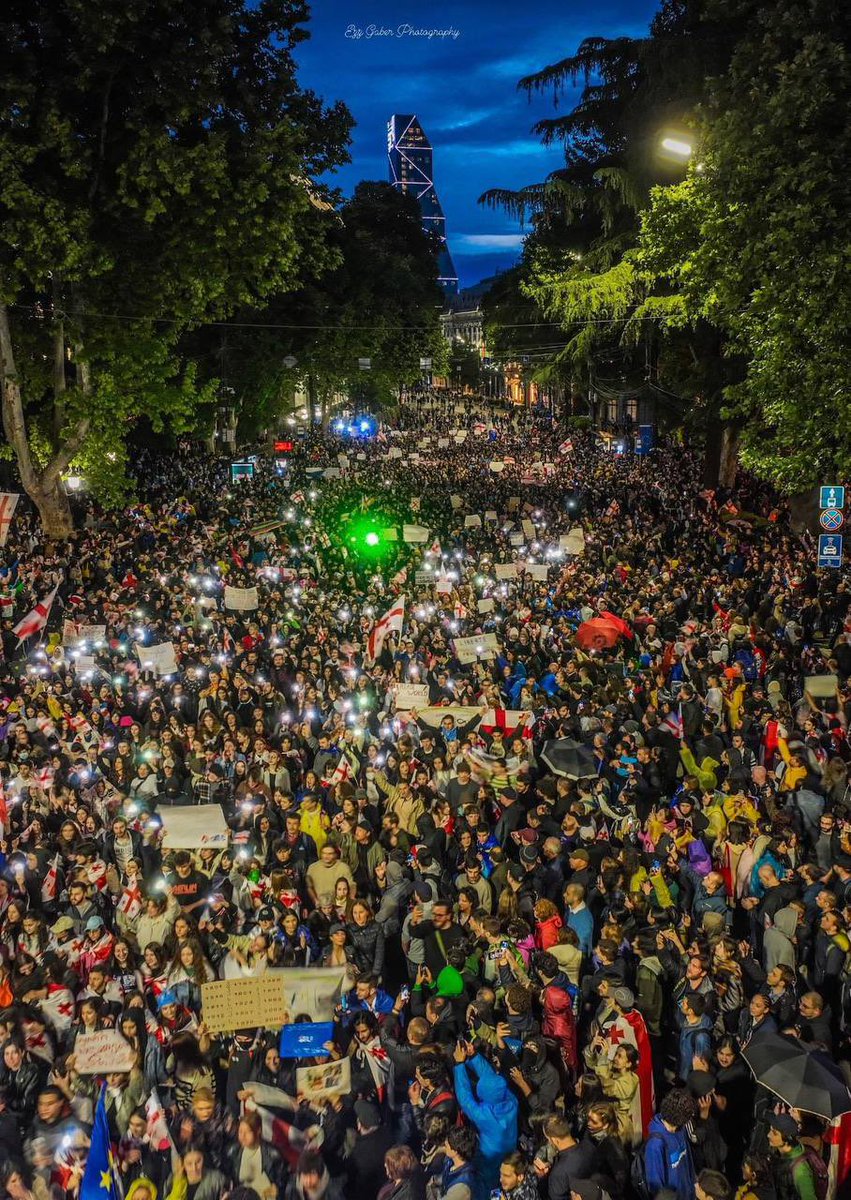 Tbilisi right now. Protests in other cities too. #NoToRussianLaw #GeorgiaProtests
📷 Ezz Gaber Photography