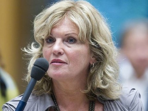 Een meerderheid van de kamer wil GEEN WHO-pandemieverdrag. Pia Dijkstra besluit dat te NEGEREN &amp; het verdrag door te drukken. Democratie betekent NIKS voor D66.

Doe een ♥️ &amp; RT als je WALGT van D66!